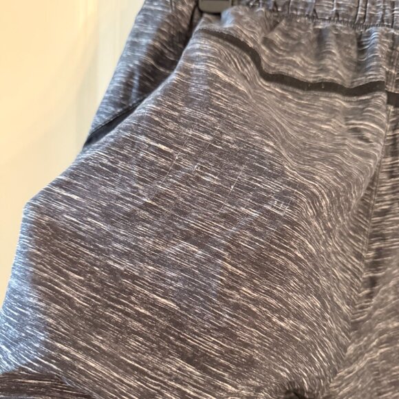 Lululemon Heathered Black Surge Shorts – Size Large - Picture 6 of 6